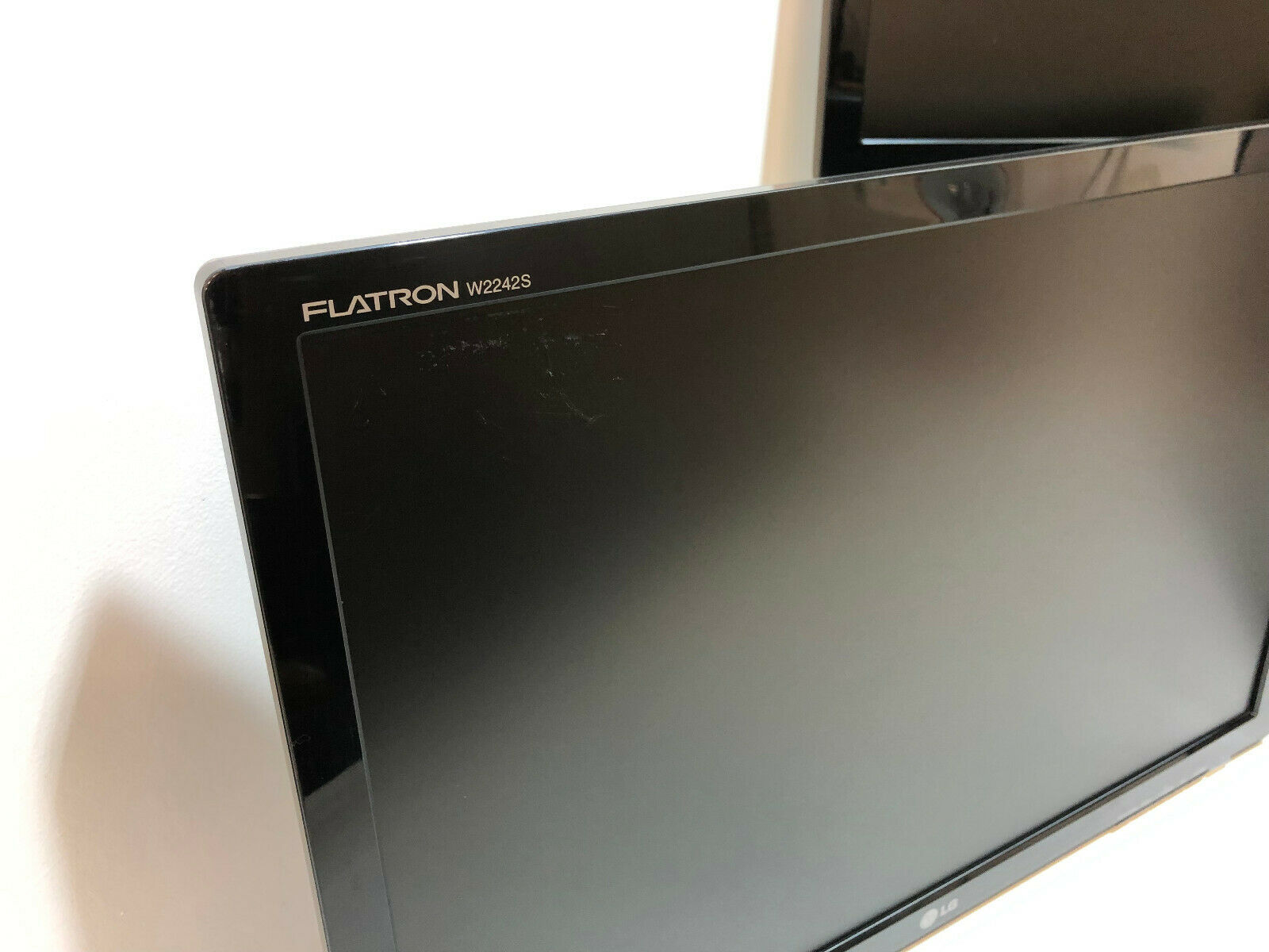 Refurbished LG Flatron W2242S Black LCD Monitor