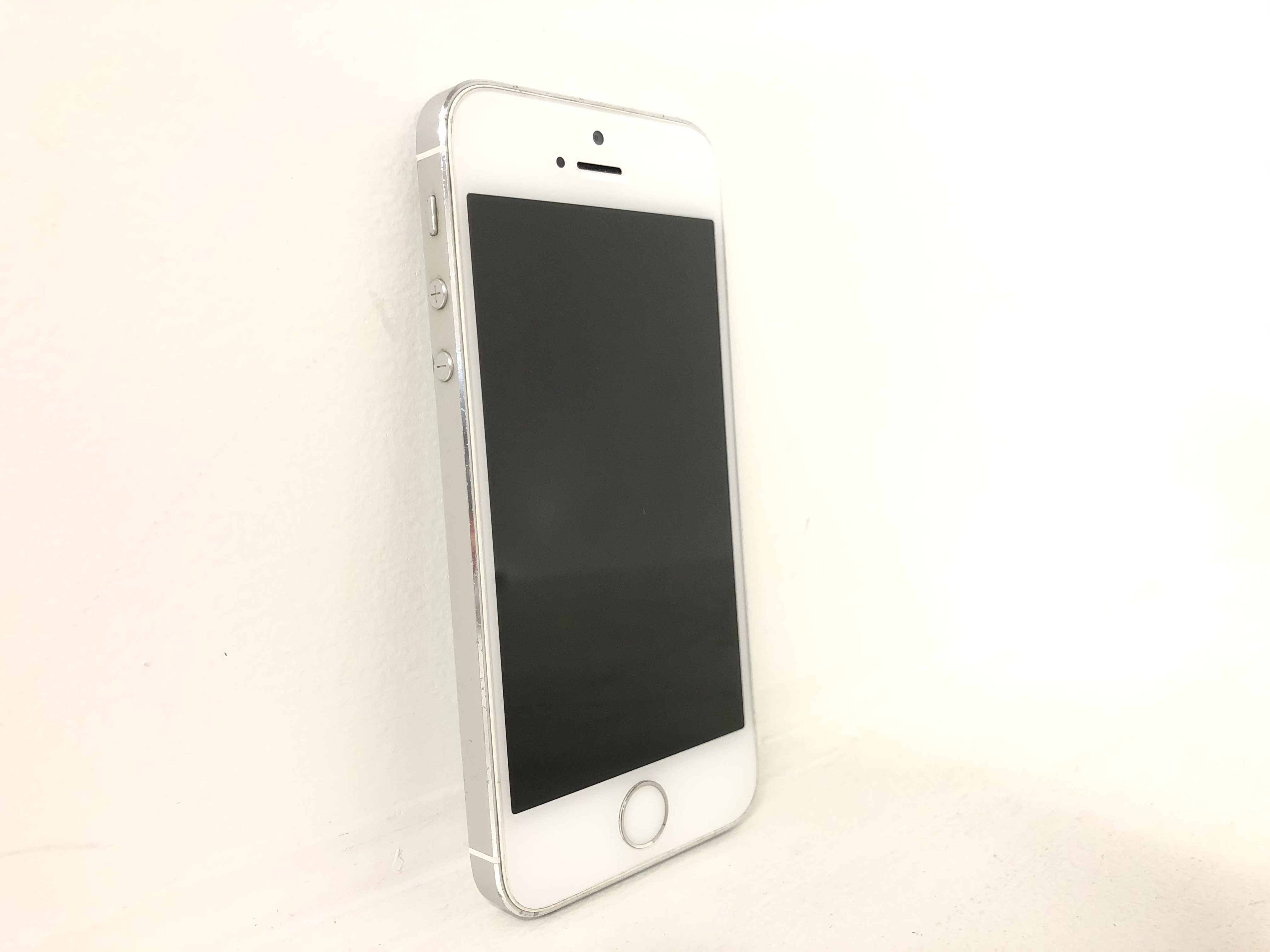 Refurbished Apple iPhone 5s Smart Phone