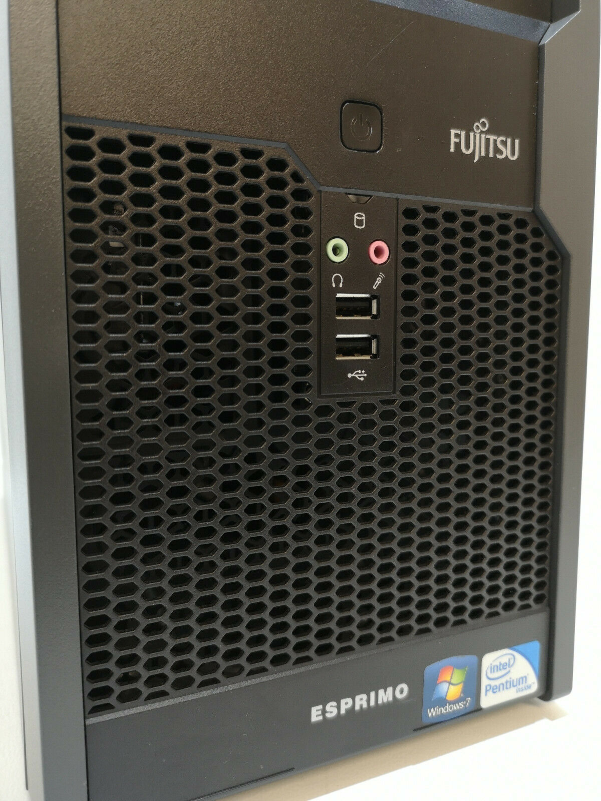 Refurbished Fujitsu Esprimo P2560 Desktop Tower PC
