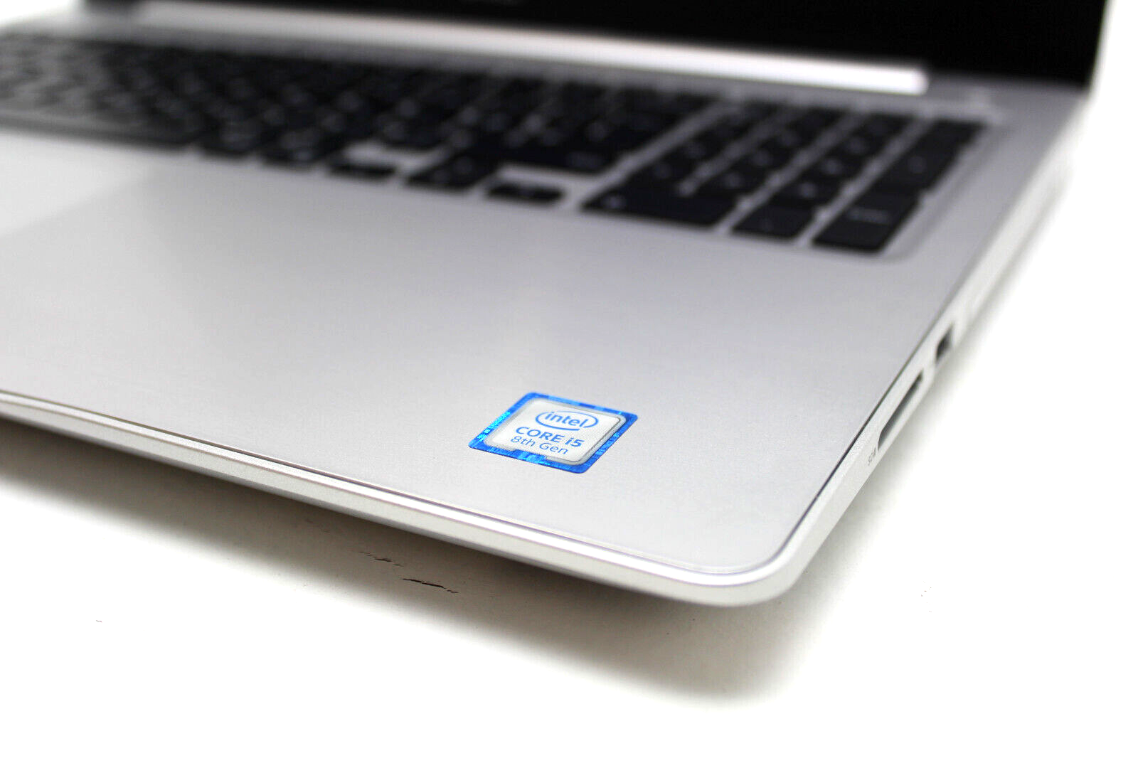 Refurbished Dell Inspiron 15 5570 Laptop PC